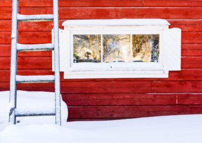 Detail foto van een rood huis in Fins Lapland tijdens fotoreis Kuusamo en omgeving