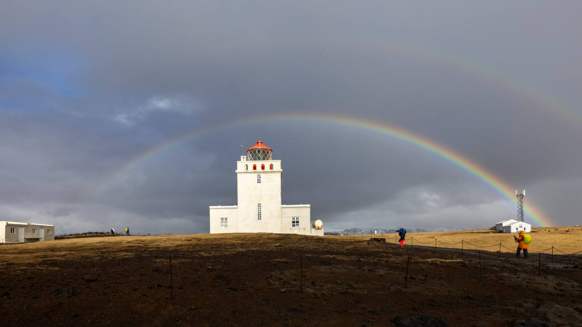 Vuurtoren en regenboog